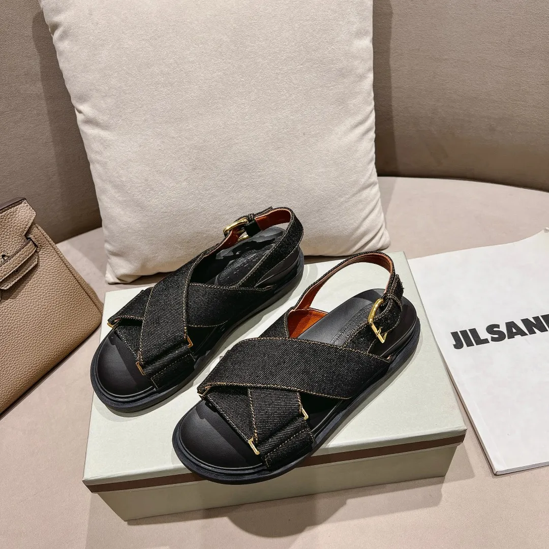 👟👟Ex-factory price 420👟👟 Marni Mani, popular online celebrity style, Taobao, popular single style in physical stores! Thick-soled, elevated classic cross-strap, color-blocked flat-soled cowhide open-toe European and American style women's sandals. Fabric: Cowhide Lining: Sheepskin Outsole: Rubber Button: Gold Size: 35-40